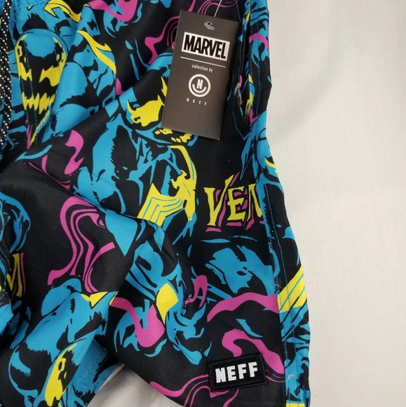 Marvel × Neff Venom Pint Board Shorts. - Picture 4 of 6